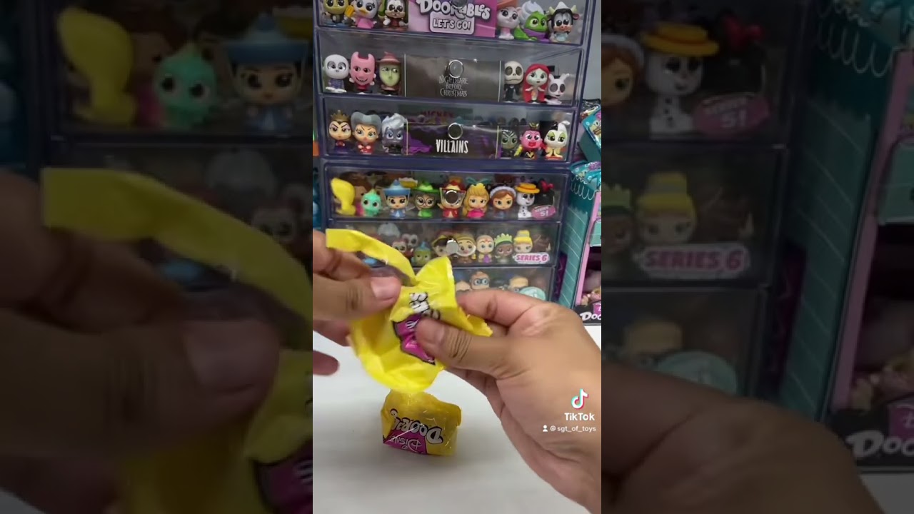 Disney doorables series 8 mini peek 