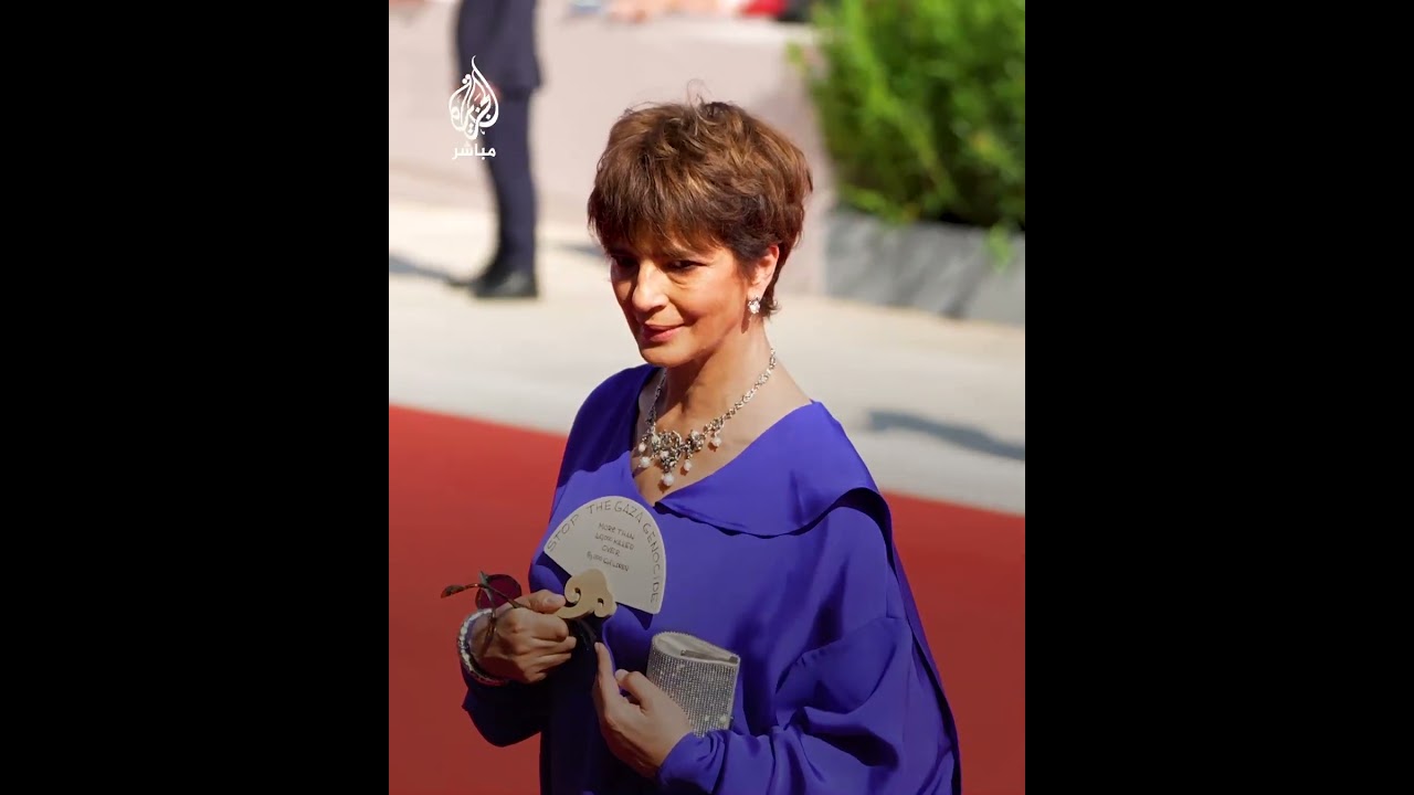 الممثلان الإيطاليان لورا مورانتي ولينو موسيلا يدعمان فلسطين خلال حفل افتتاح مهرجان سينمائي