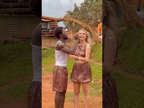 I drew her face in African paint!🤩 '1 year ago' Who has already seen it? @isabellaafro #shorts