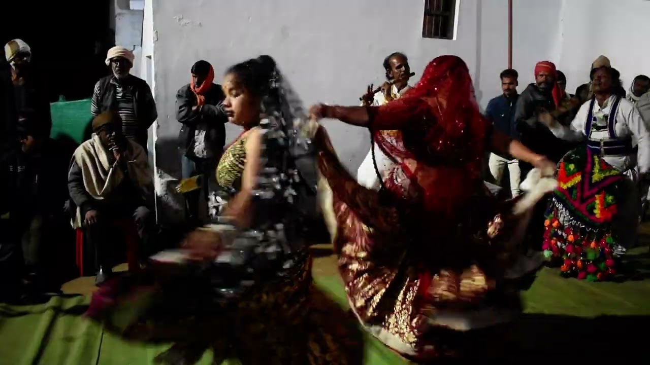 DESHI RAI 😛 90 साल की नचनारी ने किया खतरनाक डांस 🤪 | रामादेही तेंदूखेड़ा राई कार्यक्रम 2025