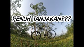 Gowes Sepeda MTB di Lereng Gunung Prau