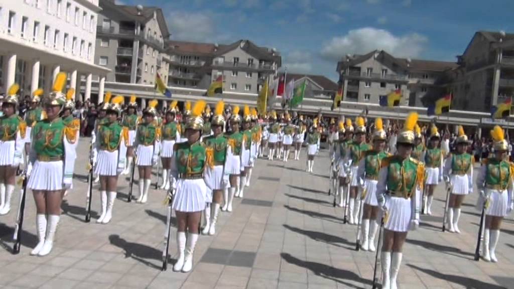 台灣北一女中樂儀旗隊