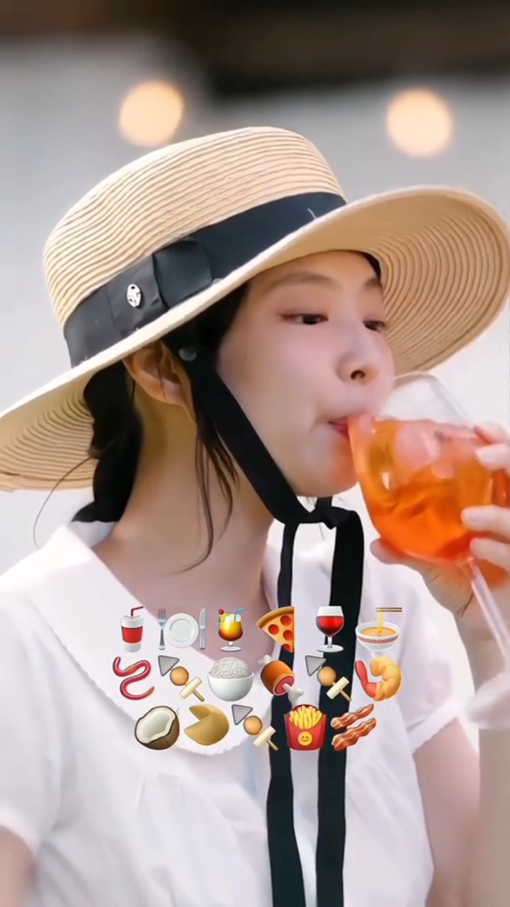 Cute JENNIE Mukbang ?? #jennie #jisoo #rose #lisa #blackpink #shorts