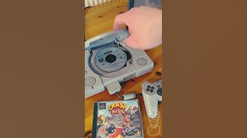 RETRO: Legendary CRASH BASH in Sony Playstation One /FOREVER YOUNG
