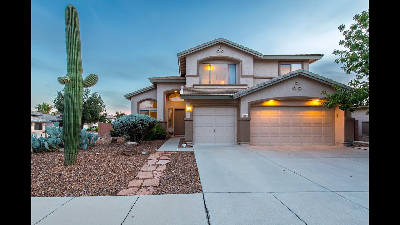 Enjoy the Best of Arizona Living in Oro Valley 1861 W Moonshadow St
