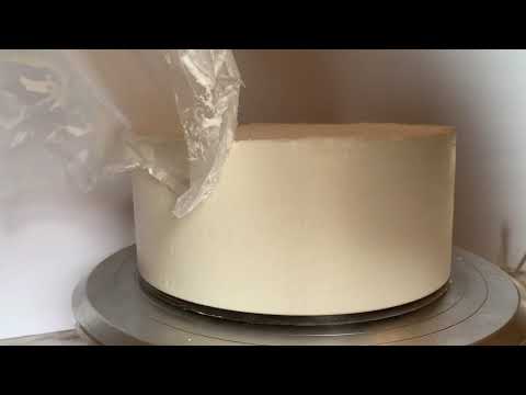 How To Use CakeSafe's Acrylic Disks for Smooth Buttercream or