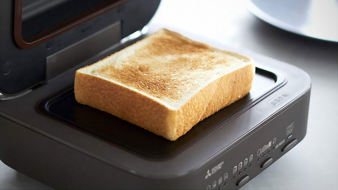 French toast is made with a Mitsubishi Electric Corp. TO-ST1-T Bread  News Photo - Getty Images