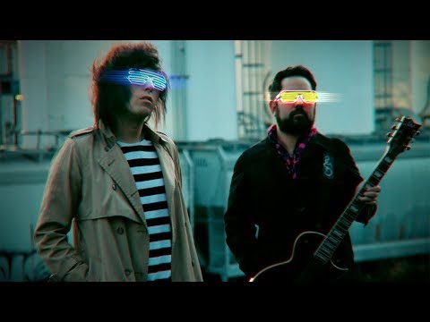 Destery Smith – Dancing in the Dark (Official Music Video)