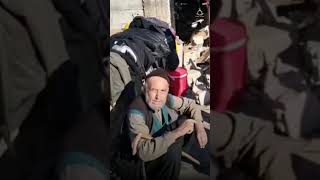 Ağa Olsa, Paşa Olsa, Beğ Olsa,Yakasız Gömleğe Sarılır Bir Gün.