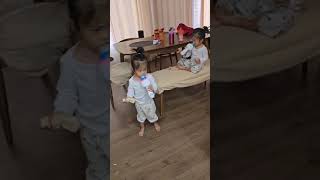 Robyn And Rayligh Singing Christmas Song