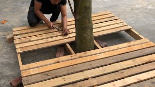 Great Creation For The Garden From Just Two Old Pallets//Tree Bench Ideas for Added Outdoor Seating