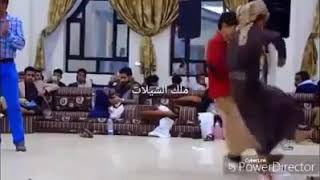 رقص برع يمني في قمه الروعه والابداع لطفلين صنعانيين مع (فيصل علوي