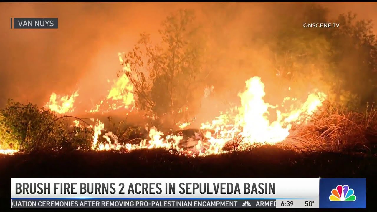 Brush fire burns in Sepulveda Basin - YouTube