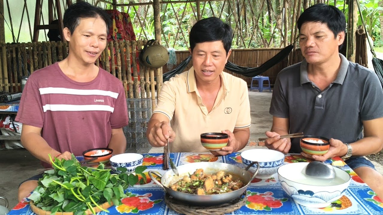 Vô Mánh Khi Lần Đầu Tiên Đặt Lờ Trong Mương Nước Cạn Không Ngờ Dính Cá Đã Tay | Kho Quẹt Vlog T105