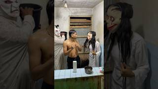 funny ghost prank in bathub prank #youtubeshorts #funny #poconglucu