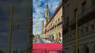 Salto De Pértiga En La Plaza Del Pilar De Zaragoza.