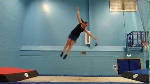 Half twist to front landing - trampolining Skills Level 1 - TRAMPOLINE CENTRAL