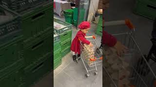 Buglem Kendine Çilek Alıyor