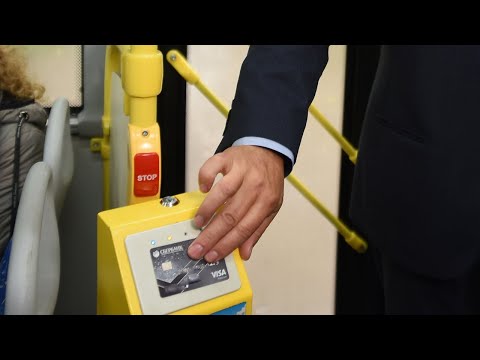 В Вологде запустили оплату проезда в автобусах с помощью бесконтактных банковских карт