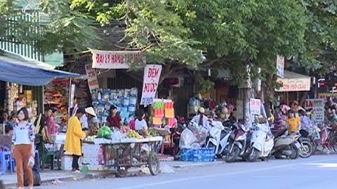 Tái diễn tình trạng lấn chiếm hành lang ATGT tại thành phố Thanh Hóa