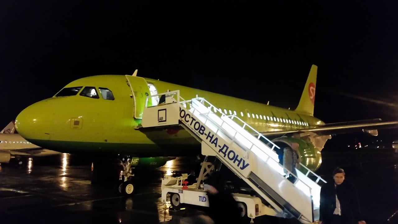 Самолет в 7 вечера. Airbus a319 s7. Airbus a320 s7 Домодедово. Самолеты s7 Домодедово. S7 Airlines VP-BDH.