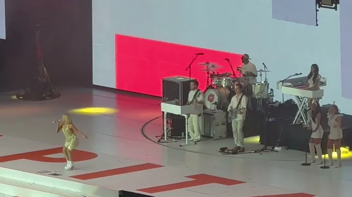 Sabrina Carpenter - Read My Mind (at Capital's Summertime Ball)