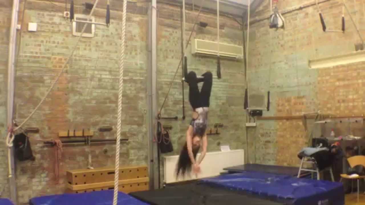 STATIC TRAPEZE PERFORMANCE 2 - ALISON