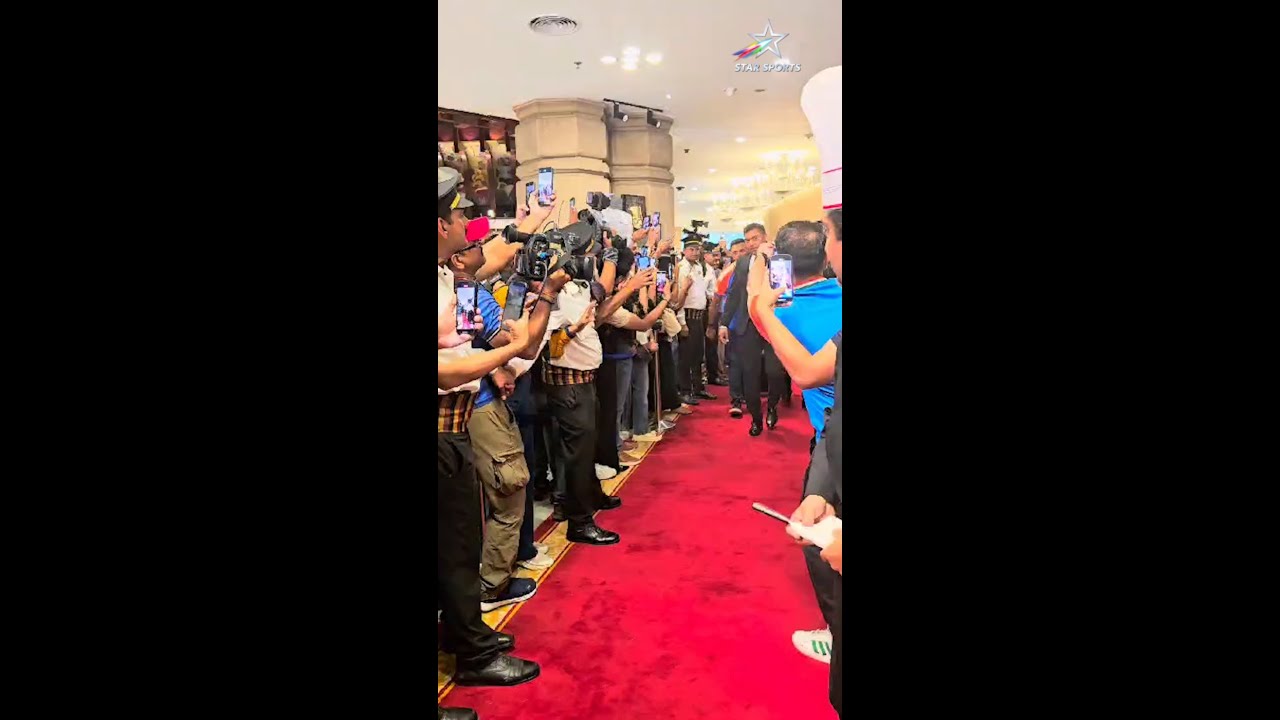 #ViratKohli & #RahulDravid cut the cake at ITC Maurya | #T20WorldCupOnStar