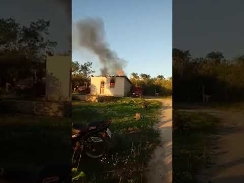 Casa pega fogo na zona rural de Milagres 2