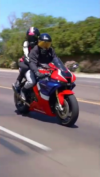 Jadi pengen bonceng cewek 😄 #shorts #cbr1000rr
