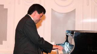 Vladimir Valdivia plays Schumann Arabeske op.18