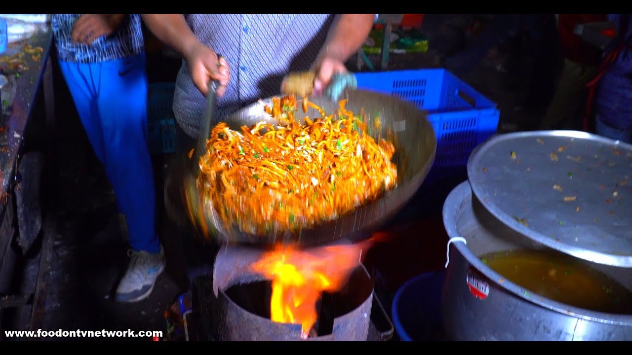 Insane Chinese Cooking Skills | Amazingly Delicious Street Food in India | Street Food & Travel TV India