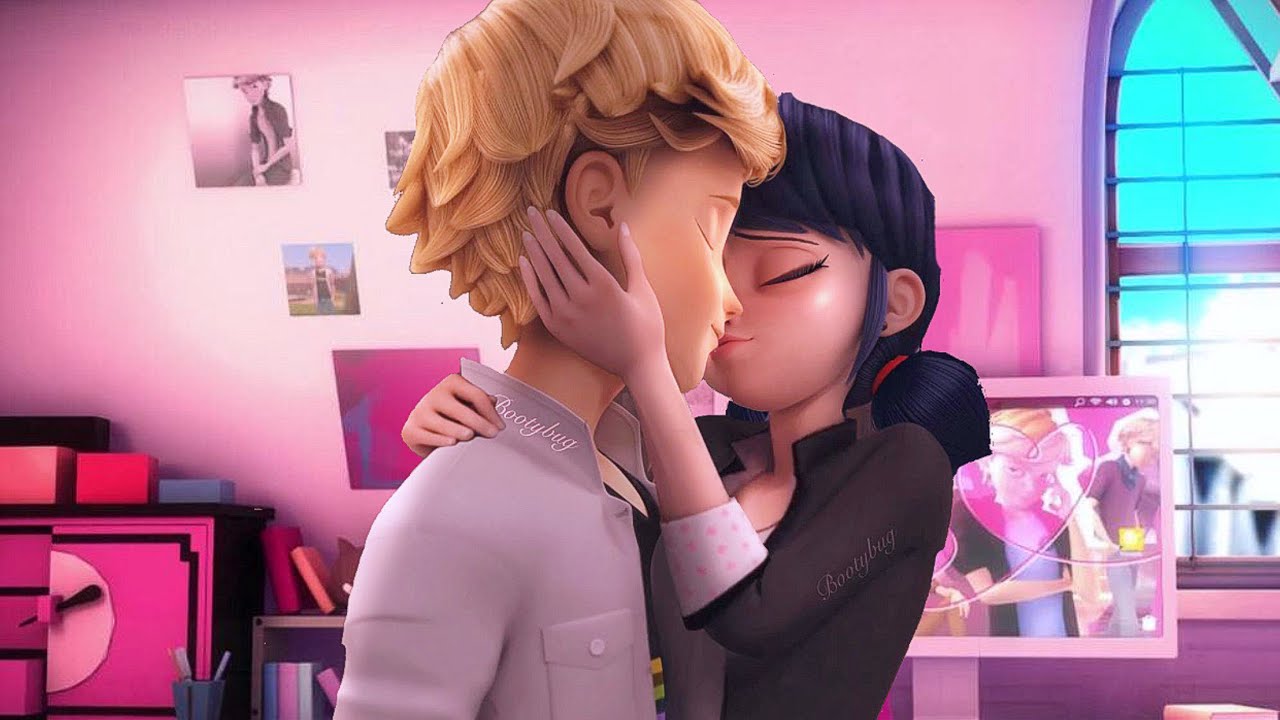 All kisses (or almost kisses) of Marinette (LadyBug) and Adrien (Cat Noir) ...