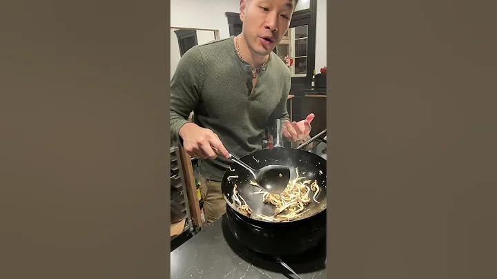 Stir Frying Oyster Mushrooms In an Induction Wok - DayDayNews