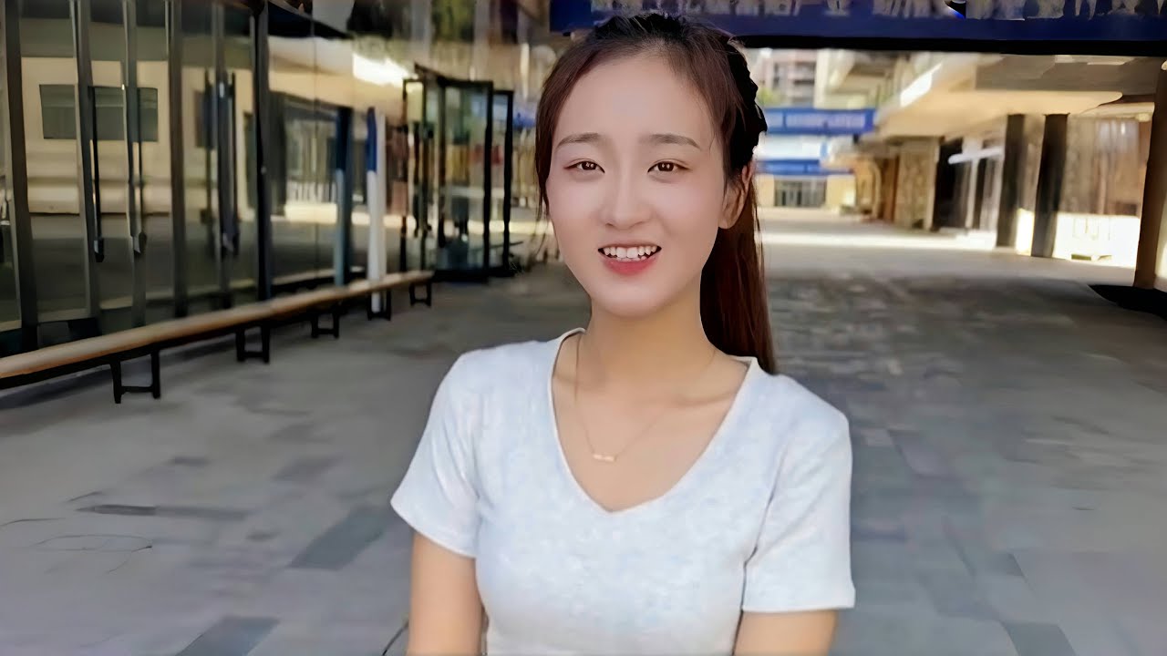 美女服务区接了一个电话，被遗忘在服务区……跑过来向我求助，这个姑娘善良的……（第二集）