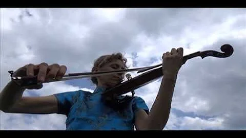 NATURAL UNISON Playful in the Wind Gudula Gomez