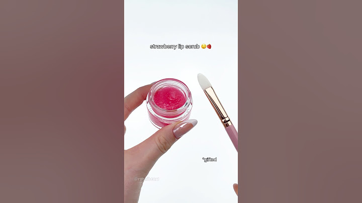 Strawberry lip scrub 😍🍓 #strawberry #lipscrub #yummy #makeup #makeupswatches #viralproducts #fyp