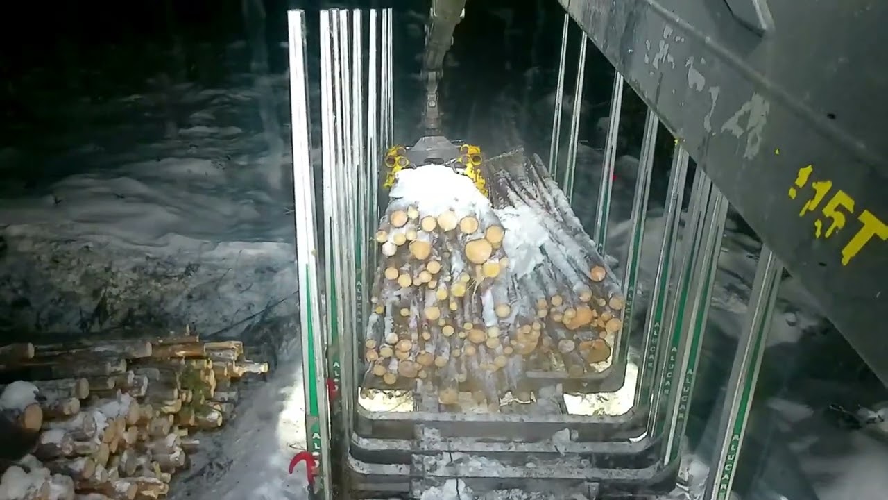 Energiapuun ajoa. Kesla 2115T. Energy wood transportation.