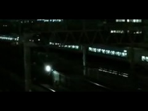 暗闇の都心部を走行する上野東京ライン常磐線特急ひたちE657系