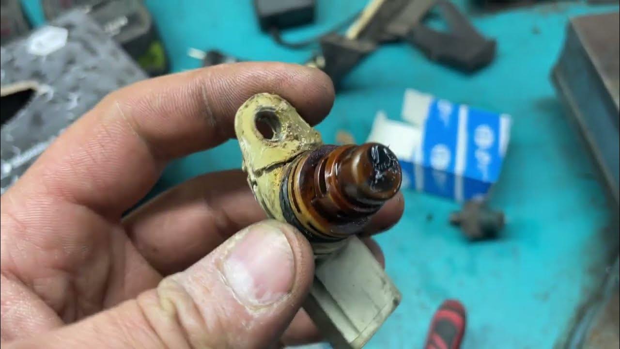 прикольный автослесарь. девушка автослесарь. автосервис автомеханик. девушка механик. фотосессия в автосервисе.