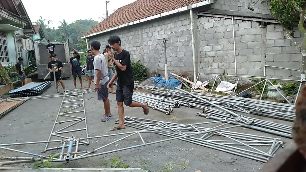 Proses perakitan rangka tratak #hajatan #pernikahan #didesa