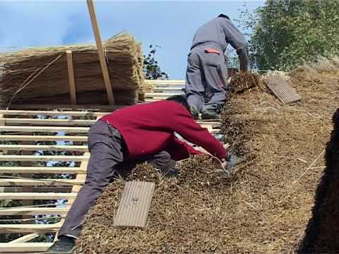 Video: Zakaj slamnate strehe nimajo žlebov?