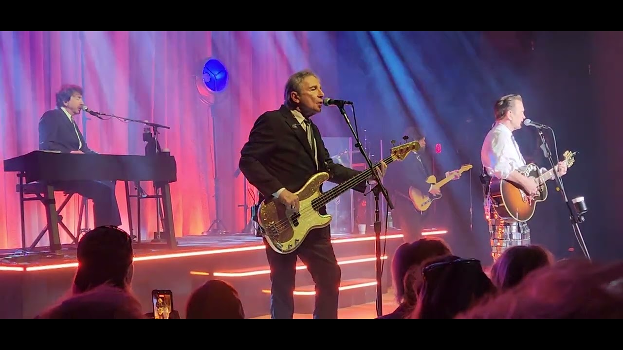 Chris Isaak,  Let Me Down Easy