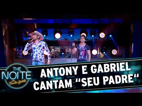 Antony e Gabriel cantam \