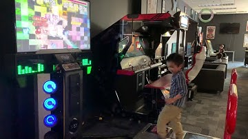 Raiden’s first time played DDR | Vegas trip | 06.04.19