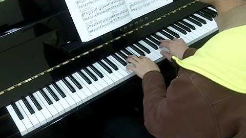 Bastien Piano Basics Level 4 Piano No.33 Parallel Major and Minor Scales C (P.34)