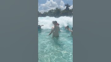 Kingdom hearts fans when there’s a wave pool: #kingdomhearts #wavepool #waterpark