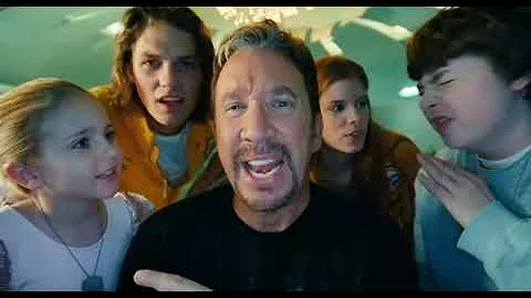 Zoom: Academy for Superheroes (2006) - they get fast food in a spaceship