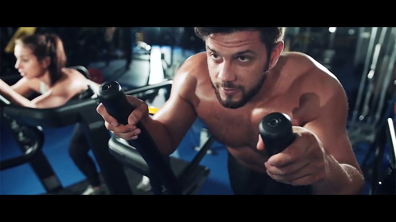 Ironbull фитнес. Кроссфит мужчина и женщина. Спортсмен спортсмен в тренажерном зале. Gym man and woman. Man and woman Gym left and right.