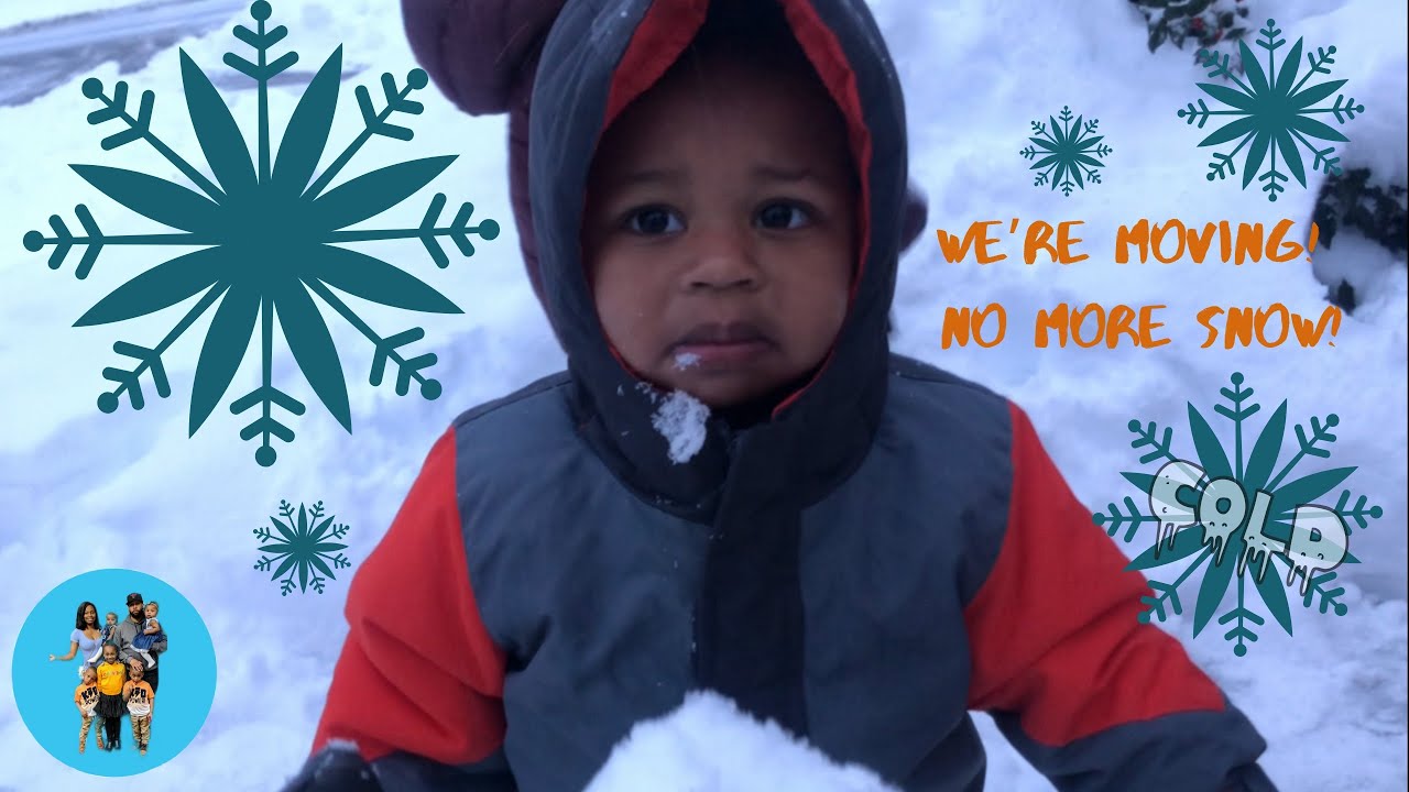 keeping-kids-entertained-on-a-snow-day-twin-babies-first-time-ever-in